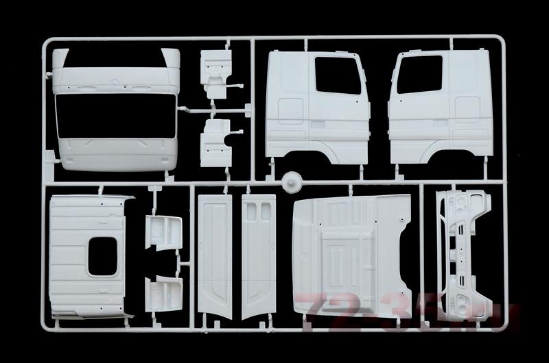 Седельный тягач MERCEDES BENZ Actros 1851 Blackliner MP3 3884_sprue1.jpg